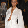 Emily Ratajkowski dekoltesi şaşı etti