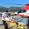 Parmağı kesilen kişi helikopterle nakledildi Parmağı kesilen kişi helikopterle nakledildi
