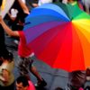 Kabul edildikleri İngiltere'ye gidemeyen Suriyeli LGBT mülteciler İngiliz hükümetine dava açıyor: 'Türkiye'de tehlike altındayız' Kabul edildikleri İngiltere'ye gidemeyen Suriyeli LGBT mülteciler İngiliz hükümetine dava açıyor: 'Türkiye'de tehlike altındayız'