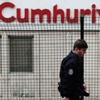 Cumhuriyet Gazetesine karikatür tepkisi, 'Siz hangi ülkede yaşıyorsunuz?' Cumhuriyet Gazetesine karikatür tepkisi, 'Siz hangi ülkede yaşıyorsunuz?'