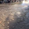 Su borusu patladı, cadde göle döndü