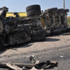 TIR, otomobil ve traktöre çarptı: 2 ölü
