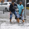 İzmir'de yağış hayatı felç etti İzmir'de yağış hayatı felç etti