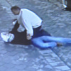 Kocası sokak ortasında defalarca bıçakladı! Kocası sokak ortasında defalarca bıçakladı!