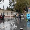 Dolmabahçe'de otomobil ile otobüs çarpıştı Dolmabahçe'de otomobil ile otobüs çarpıştı