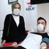 Covid-19 u yenen çift, düğün sonrası plazma bağışladı Covid-19 u yenen çift, düğün sonrası plazma bağışladı