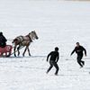 Buz tutan Çıldır Gölü'nde futbol Buz tutan Çıldır Gölü'nde futbol