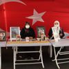 HDP önündeki ailelerin evlat nöbeti 327'nci gününde HDP önündeki ailelerin evlat nöbeti 327'nci gününde