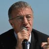 Ahmet Ağaoğlu, sosyal medyada yayılan bayrak görseli için çok sert konuştu Ahmet Ağaoğlu, sosyal medyada yayılan bayrak görseli için çok sert konuştu