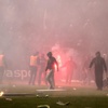 Yunanistan'da büyük olaylar... Derbi ertelendi Yunanistan'da büyük olaylar... Derbi ertelendi