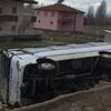 Midibüs devrildi:2 yaralı Midibüs devrildi:2 yaralı