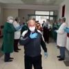 Koronavirüsü yendiler alkışlarla taburcu oldular Koronavirüsü yendiler alkışlarla taburcu oldular