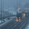Bolu Dağı'ndaki yoğun kar yağışı trafiği durdurdu