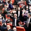 Hukukçular Değerlendirdi: "Davanın zamanlaması siyasi olduğunu gösterir" Hukukçular Değerlendirdi: "Davanın zamanlaması siyasi olduğunu gösterir"