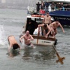 Foto Galeri: Dondurucu havada denizden haç çıkardılar Foto Galeri: Dondurucu havada denizden haç çıkardılar