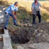 Tarihi çeşmenin suyunu kesip define aradılar