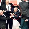 TBMM'de attığı yumrukla gündeme gelmişti! Salgının en şanssız isimlerinden biri oldu, 3 kez korona kaptı