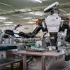 1000 robota karşı 1 insan! 1000 robota karşı 1 insan!