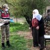Jandarma sosyal yardım ödemelerini evlerde teslim ... Jandarma sosyal yardım ödemelerini evlerde teslim ...