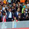 Başbakan Davutoğlu maçı şehit çocuğuyla izledi