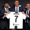 Cristiano Ronaldo imzayı attı! Cristiano Ronaldo imzayı attı!