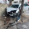 Kontrolden çıkan otomobil cami duvarına çarptı Kontrolden çıkan otomobil cami duvarına çarptı