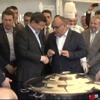 Başbakan Davutoğlu Aşure Dağıttı