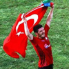 Türk bayrağı tartışması can aldı Türk bayrağı tartışması can aldı