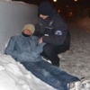 Polis onu karların arasında ölmek üzereyken buldu! Polis onu karların arasında ölmek üzereyken buldu!
