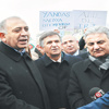 “TRT yandaş yayın yapıyor” protestosu “TRT yandaş yayın yapıyor” protestosu