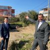 Başkasına ait arsayı 10 saatte 25 kişiye sattı. Paralarla ortadan kayboldu Başkasına ait arsayı 10 saatte 25 kişiye sattı. Paralarla ortadan kayboldu