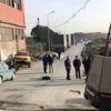 İstanbul'da ilginç olay... Kendilerine ait olduğunu iddia ederek yolu trafiğe kapattılar İstanbul'da ilginç olay... Kendilerine ait olduğunu iddia ederek yolu trafiğe kapattılar
