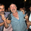 'Oğlum ne yaptın kolumu kanadımı kırdın'