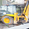 Freni boşalan iş makinası dehşet saçtı Freni boşalan iş makinası dehşet saçtı