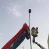 Yamaç paraşütü pilotu direğe takıldı Yamaç paraşütü pilotu direğe takıldı