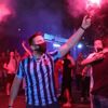 Adana Demirspor ikinciliğe yükseldi, sosyal mesafe unutuldu