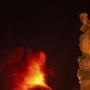 Etna lavlarıyla geceyi aydınlattı! Etna lavlarıyla geceyi aydınlattı!