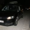 Yolun karşısına geçmek isterken canından oluyordu