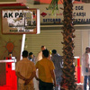 İzmir'de AK Parti binası önünde patlama İzmir'de AK Parti binası önünde patlama