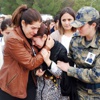 Şüpheli zarf içinden gazete kupürü çıktı