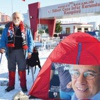 Cezaevi önüne çadır kurdu Cezaevi önüne çadır kurdu