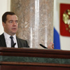 Medvedev: Rusya beklenenden daha az küçülecek Medvedev: Rusya beklenenden daha az küçülecek