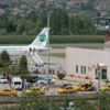 Alman uçağı çamura saplandı Alman uçağı çamura saplandı