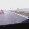 Seyir halindeki araca yıldırım çarptı İZLE Seyir halindeki araca yıldırım çarptı İZLE