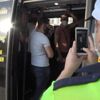 Esenyurt'ta yine aynı görüntü! Bir minibüsten 36 kişi çıktı! Esenyurt'ta yine aynı görüntü! Bir minibüsten 36 kişi çıktı!