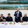 Binali Yıldırım itfaiyecilerle sahur yaptı Binali Yıldırım itfaiyecilerle sahur yaptı