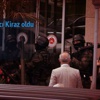 Kirli eller yine düğmeye bastı