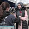 Büyükşehir kadınlara karanfil dağıttı