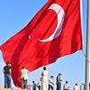 Suriye sınırına dev Türk bayrağı