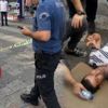 Kadıköy'de vatandaşın üzerine sokak lambası düştü